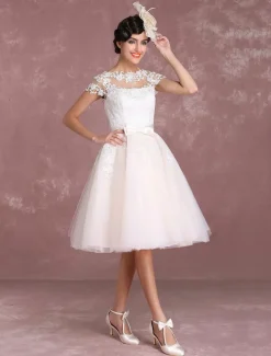Robe de mariée vintage courte col rond manche courte boutonné sur dos