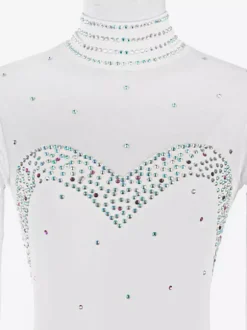 Robe de patinage blanche à col montant en forme de c艙ur ornée de perles et manches longues pour femmes et filles