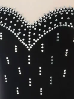 Robe de patinage violette à décolleté c艙ur et strass manches longues couleur chair pour femmes et filles