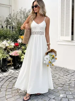 Robe de plage longue fluide en dentelle blanche style bohème débardeur maxi à taille ajourée.