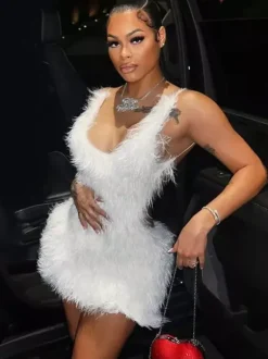 Robe de soirée blanche en polyester sans manches à bretelles et col montant
