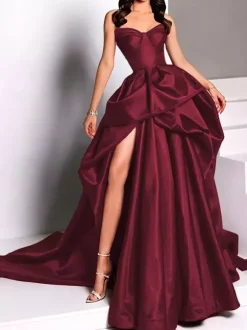Robe de soirée bustier en satin avec traîne et jupe à bretelles