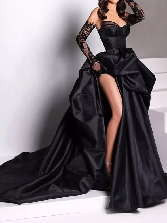 Robe de soirée bustier en satin avec traîne et jupe à bretelles