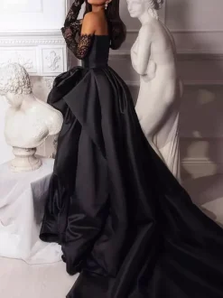 Robe de soirée bustier en satin avec traîne et jupe à bretelles