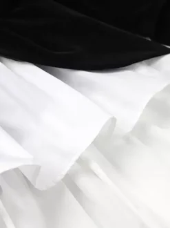Robe de soirée chic bicolore noire à volants mini-robe deux-pièces à manches longues.