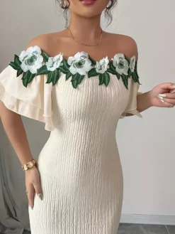 Robe de soirée longue abricot clair à épaules dénudées ornée de fleurs manches courtes bouffantes style sexy