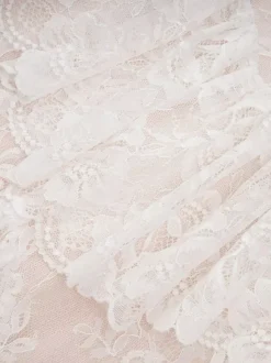 Robe de soirée longue blanche à col montant manches longues en dentelle manches évasées style chic semi-formel