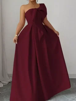 Robe de soirée longue bleu ciel clair à une épaule ornée de fleurs sans manches asymétrique élégante et semi-formelle