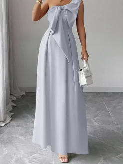 Robe de soirée longue bleu ciel clair à une épaule ornée de fleurs sans manches asymétrique élégante et semi-formelle