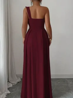 Robe de soirée longue bleu ciel clair à une épaule ornée de fleurs sans manches asymétrique élégante et semi-formelle