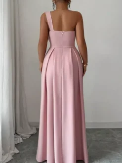 Robe de soirée longue bleu ciel clair à une épaule ornée de fleurs sans manches asymétrique élégante et semi-formelle