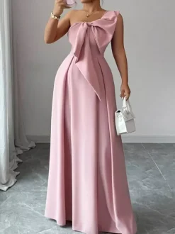 Robe de soirée longue bleu ciel clair à une épaule ornée de fleurs sans manches asymétrique élégante et semi-formelle