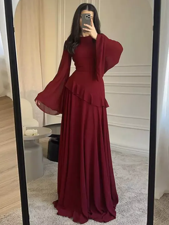 Robe de soirée longue bordeaux à col rond et lacets manches longues évasées style sexy