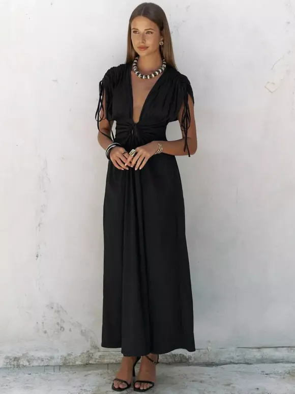 Robe de soirée longue à col en V profond et taille cordon de serrage dos nu et manches courtes style fluide idéale pour les vacances.