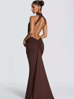 Robe de soirée longue marron café dos nu plissée sans manches chic et semi-formelle