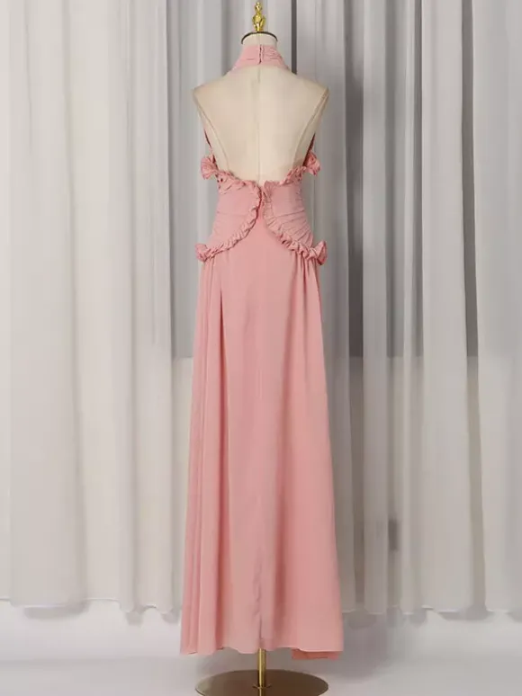 Robe de soirée longue maxi fluide à volants col halter et col V sans manches plissée et à col V idéale pour les mariages.