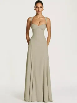 Robe de soirée maxi beige dos nu plissée sans manches style chic semi-formel