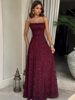 Robe de soirée maxi en jacquard avec dos nu pour les événements de l'été 2026