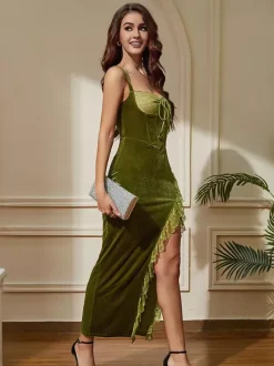 Robe de soirée maxi en velours vert à fines bretelles et col asymétrique sexy et semi-formelle.