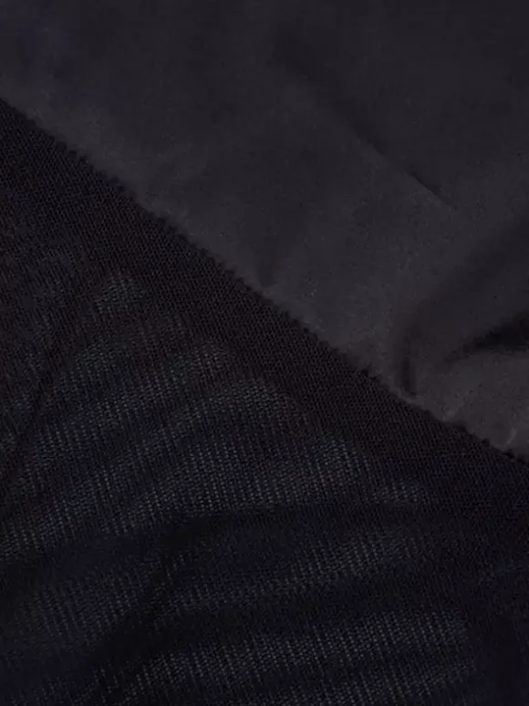 Robe de soirée maxi noire à bretelles décolleté sculptant élégante semi-formelle idéale pour l'été.