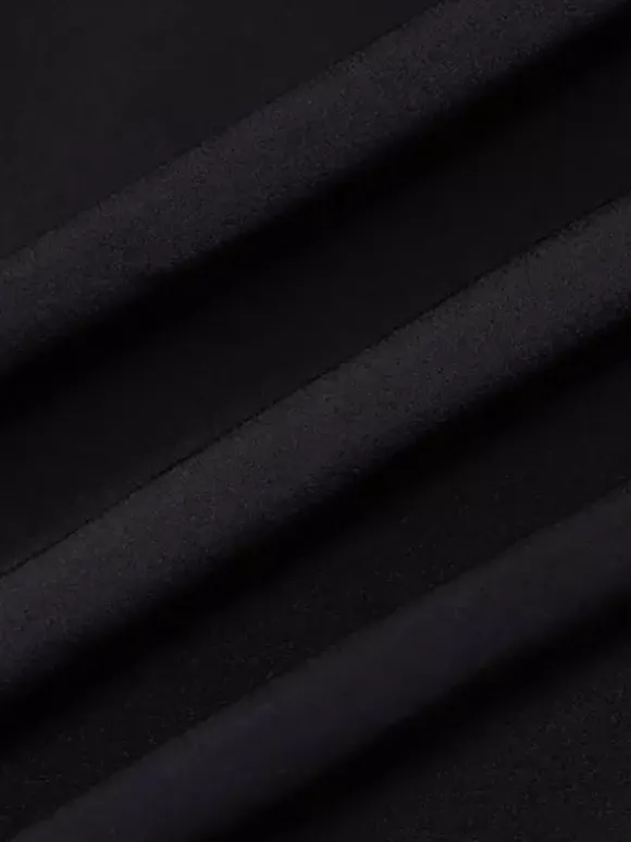 Robe de soirée maxi noire à bretelles décolleté sculptant élégante semi-formelle idéale pour l'été.