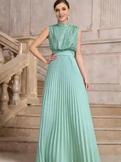Robe de soirée maxi plissée à col montant et sequins sans manches avec n艙ud dans le dos