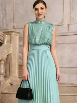 Robe de soirée maxi plissée à col montant et sequins sans manches avec n艙ud dans le dos