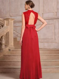 Robe de soirée maxi plissée à col montant et sequins sans manches avec n艙ud dans le dos