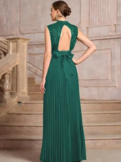 Robe de soirée maxi plissée à col montant et sequins sans manches avec n艙ud dans le dos