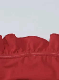 Robe de soirée maxi rouge à épaules dénudées et volants chic et semi-formelle idéale pour l'été.
