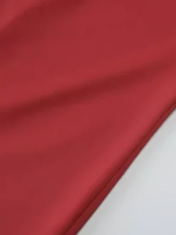 Robe de soirée maxi rouge à épaules dénudées et volants chic et semi-formelle idéale pour l'été.