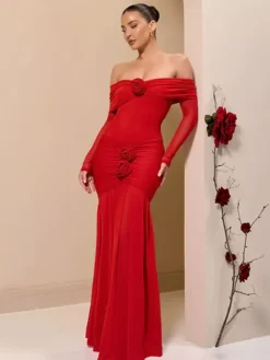 Robe de soirée maxi rouge à épaules dénudées plissée manches longues élégante et semi-formelle