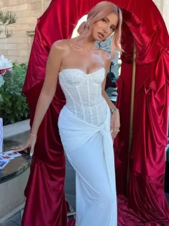 Robe de soirée maxi à sequins décolleté en c艙ur froncée sur le devant et détail noué collection 2026