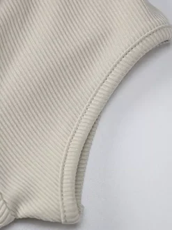 Robe de soirée midi écru et blanche à épaules dénudées extensible sexy et semi-formelle