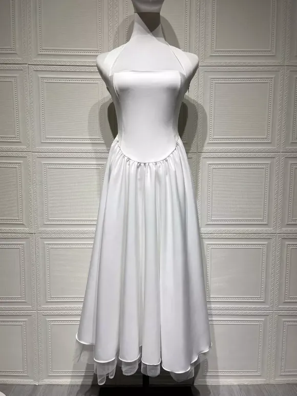 Robe de soirée mi-longue rose pâle à dos nu et coupe trapèze pour femme 2026
