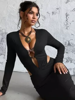 Robe de soirée noire à manches longues col en V et dos nu