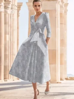 Robe de soirée pour la mère de la mariée col en V manches 3/4 coupe trapèze n艙uds longueur thé robe d'invitée de mariage