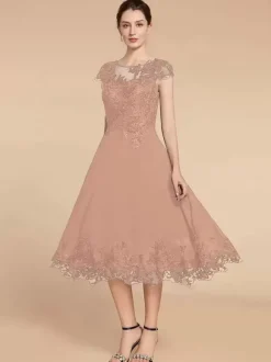Robe de soirée pour mère de la mariée col en bijou manches cape dentelle ligne a longueur thé robes d'invitées de mariage