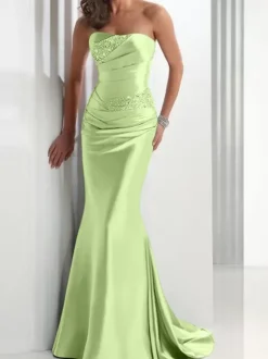 Robe de soirée sirène en tissu satiné col en c艙ur avec traîne plissée robes de soirée sociale
