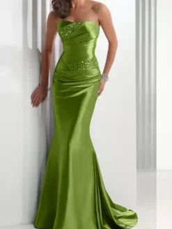 Robe de soirée sirène en tissu satiné col en c艙ur avec traîne plissée robes de soirée sociale
