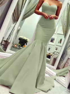 Robe de soirée sirène rouge col en coeur tissu de satin zip sur dos à traîne