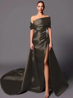 Robe de soirée trapèze à épaules dénudées avec traîne sans manches à lacets en tissu satiné plissé Robes de concours sociales