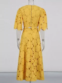Robe deux pièces romantique jaune à découpes florales pour les fêtes