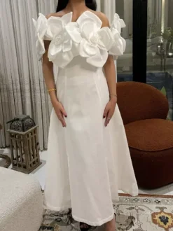 Robe de vacances midi à fleurs sans manches épaules dénudées chic taille haute rouge