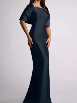 Robe d'invitée de mariage robe de mère de la mariée longue au sol avec perles et cape amovible