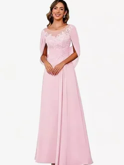 Robe d'invitée pour la mère de la mariée décolleté illusion manches mi-longues coupe trapèze en dentelle longueur au sol idéale pour un mariage.