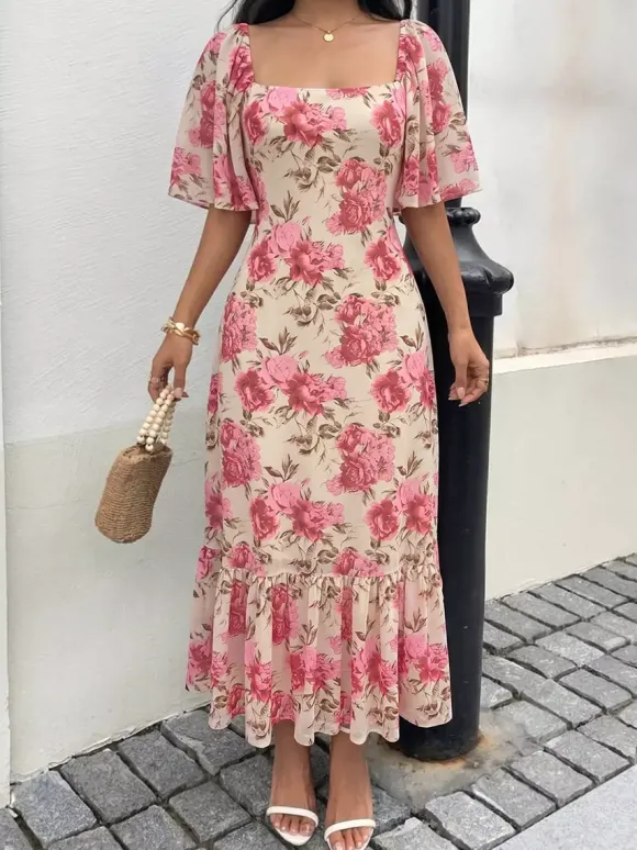 Robe d'été décontractée à fleurs roses col carré manches papillon taille nouée et ourlet volanté idéale pour les vacances à la plage.