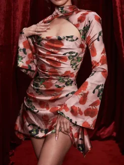 Robe d'été à imprimé floral manches longues épaules dénudées et dos nu idéale pour les soirées.