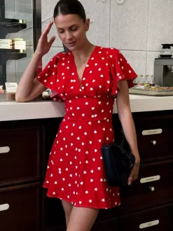 Robe d'été mini rouge plissée à manches courtes col en V et taille cache-c艙ur à pois pour femme.