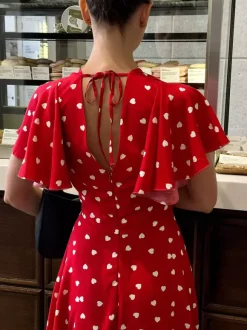 Robe d'été mini rouge plissée à manches courtes col en V et taille cache-c艙ur à pois pour femme.